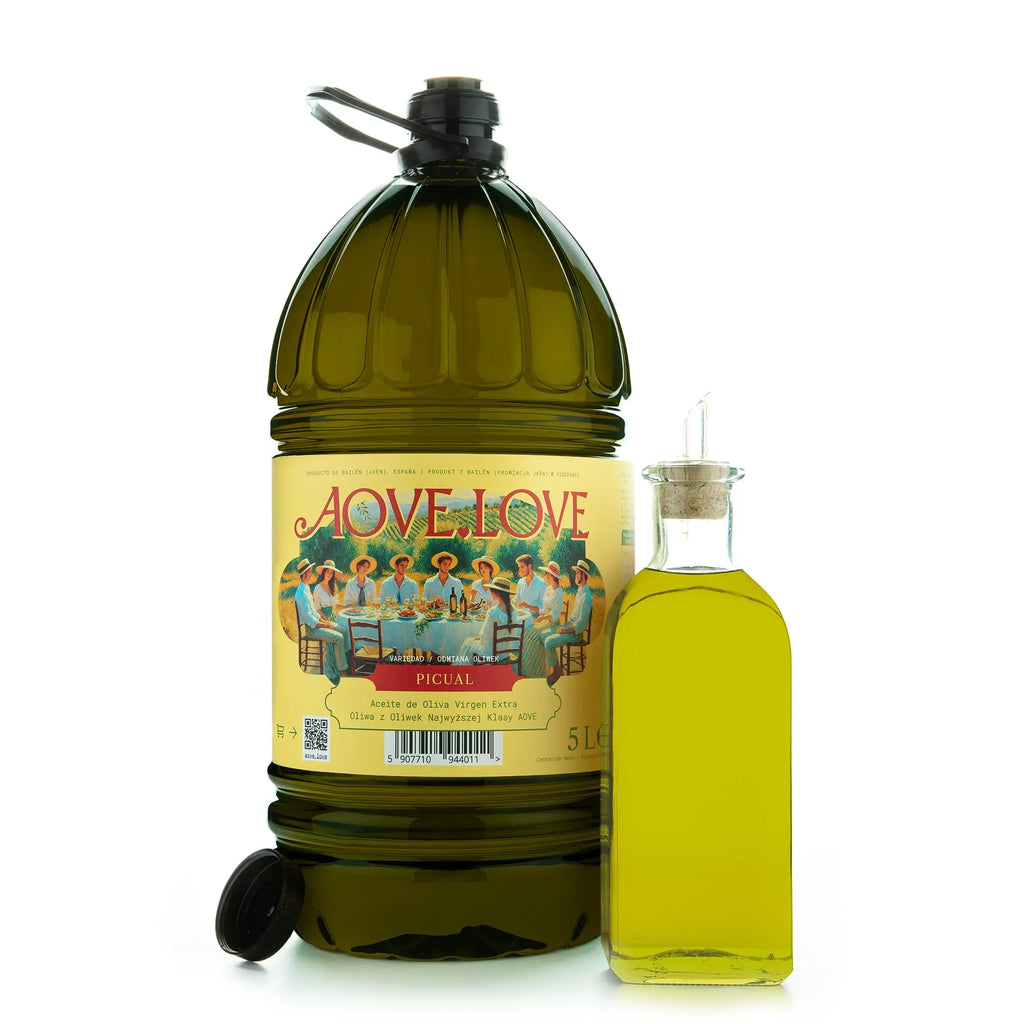Świeża hiszpańska oliwa z oliwek klasy AOVE Extra Virgin z tegorocznych zbiorów oliwek. Odmiana oliwek: Picual. Zdjęcie garrafa 5 litrów i domowa butelka na oliwę w prezencie do pierwszego zamówienia.